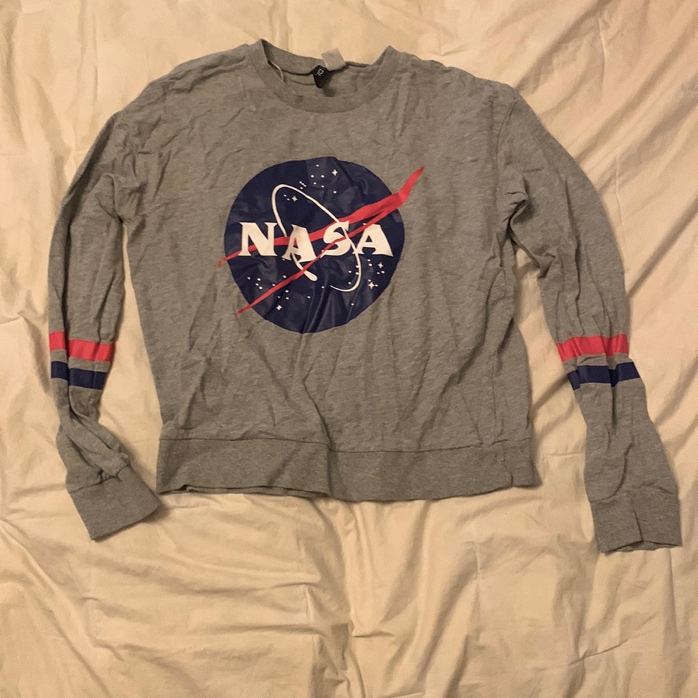 H&M Nasa crewneck t-shirt size small